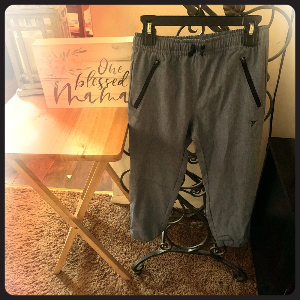 NWOT boys old navy active joggers size 6-7!